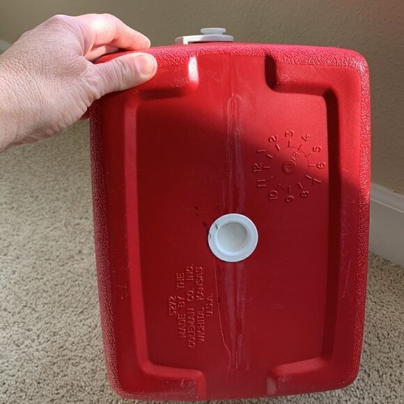 Coleman Vintage Red Strapper 8 Cooler.  Hardsided lunch box, beer lake picnic - Picture 8 of 10